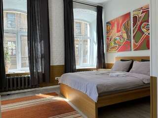 Гостиница Soul Kitchen Hostel Санкт-Петербург Комната стандарт с 1 двуспальной кроватью и 1 односпальной кроватью-4