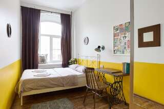 Гостиница Soul Kitchen Hostel Санкт-Петербург Номер стандарт с 1 двуспальной кроватью и видом на реку-7