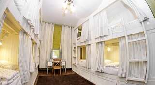 Гостиница Soul Kitchen Hostel Санкт-Петербург Кровать в общем 8-местном номере для женщин-1