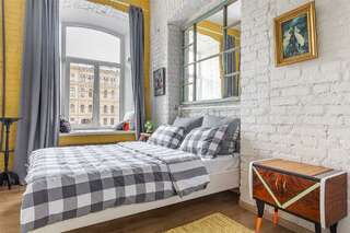Гостиница Soul Kitchen Hostel Санкт-Петербург Номер стандарт с 1 двуспальной кроватью и видом на реку-1